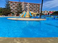 Apartamento entero, enormes piscinas, terraza y playa - B&B Benalmádena