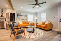 Casablanca Waco 5 mins from Baylor and Magnolia with Hot Tub,Firepit, Pet Friendly - B&B Robinsonville