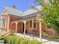 B&B Tumut - The Monarch Tumut - Luxury in the valley - Bed and Breakfast Tumut