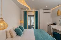 Junior Suite with with private outdoor jetted and courtyard view tub