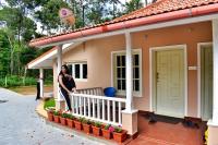 Rochas Valley Homestay - B&B Suntikoppa