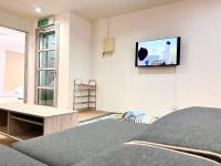 City Center Bliss: Steps from Attractions! - Ferienwohnung
