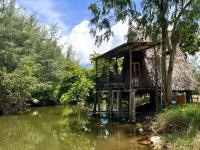 Zimmer mit Kingsize-Bett und Bergblick