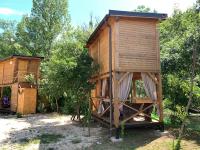 Cozy Treehouse with private sand beach - B&B