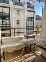 LuxeLevallois chic stay with balcony 800 meters from Paris - Chambres d’hôtes Levallois-Perret