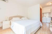 Monolocale con Divano-Letto