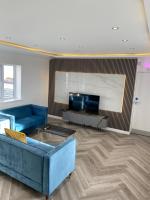 Walter Road Holiday Home Swansea - 4 bedrooms - B&B