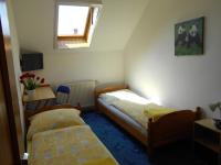 Tweepersoonskamer met 2 Aparte Bedden en Badkamer