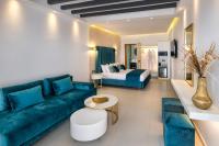 Executive Suite with Outdoor Heated Tub and Caldera View
