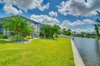 Private Pool and Patio Waterfront Cape Coral Home - B&B