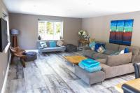Luxury house with pool and hot tub - sleeps 16 - Chambres d’hôtes Bedford
