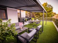 My Adriatic Place with private garden and garage - B&B