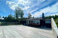 3 bedroom lakehouse with private bridge and garden - B&B Sundsvall