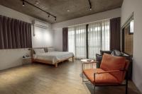 Zimmer mit Queensize-Bett und Balkon