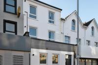 Central Belfast modern apartment Great location Free Parking - Bed and Breakfast
