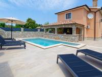 Holiday Home Pahari by Rent Istria - B&B Roč