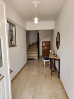 Queen Aspri apartment 3' min to the beach! - B&B Antikyra