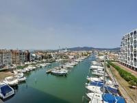 Bahia II 317, Magnifico duplex, 50 m de playa, vistas al canal - Bed and Breakfast Empuriabrava