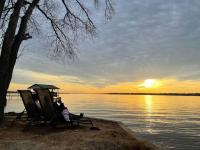 Lake home on 3 acres - B&B