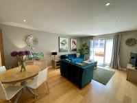 B&B Leamington Spa - Stunning 2-bed Town Centre Apartment - Hosted by Hutch Lifestyle - Bed and Breakfast Leamington Spa