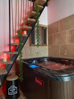 B&B Bessan - Maison avec JACUZZI Privatif, L'Antre 2, WIFI,TV,CLIM - Bed and Breakfast Bessan