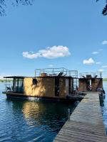 Domki na wodzie - Resort 36 Houseboats - Chambres d’hôtes Giżycko