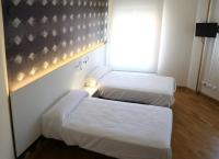Double Room 2 beds with Private Bathroom