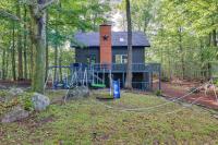 B&B Tobyhanna - Pet-Friendly Tobyhanna Retreat with Deck and Playset! - Bed and Breakfast Tobyhanna