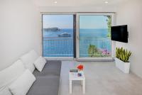 Elegant Seafront Stay - Villa Mila - B&B