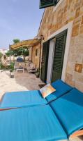 Beach House Calendula - Bed and Breakfast