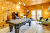 B&B Pigeon Forge - Pigeon Forge Cabin Rental with Decks and Hot Tub! - Bed and Breakfast Pigeon Forge