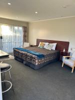 B&B Rotorua - Red Rock Thermal Motel - Mineral Pool - Bed and Breakfast Rotorua