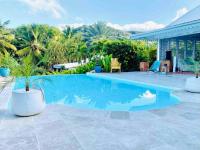 Villa Gaïa - petit coin de paradis créole avec piscine et Jacuzzi - B&B Le Diamant