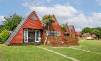 B&B Kingsdown - STYLISH CHALET with SEA VIEWS at Kingsdown Park with Swimming POOL - Bed and Breakfast Kingsdown