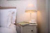 Tweepersoonskamer met 2 Aparte Bedden en Douche