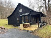 Newly Renovated Catskill Getaway w/ Hot Tub - Bed and Breakfast