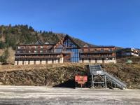 Le fleuri ensoleillé de Guzet - B&B Ustou