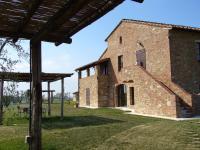One-Bedroom Apartment with Private Entrance