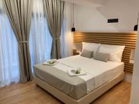 Deluxe Double Room with Side Sea View