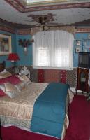 Alojamiento de 2 habitaciones con cama grande y bañera de hidromasaje