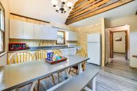 Family Roscommon Home - 3 Mi to Higgins Lake - Chambres d’hôtes Roscommon