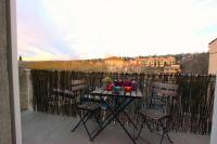 Joli appartement avec balcon au coeur de Forcalquier - B&B Forcalquier
