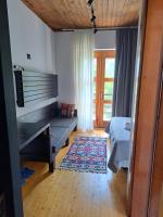 Dvoulůžkový pokoj Deluxe s manželskou postelí a balkonem