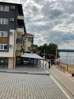 Apartment with Lake View