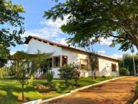 Casa em ponto turístico de Carrancas, com PISCINA, VISTA de Cinema, 3 Suítes, cozinha EQUIPADA, NATUREZA exuberante, acesso à represa - Chambres d'hôtes Carrancas