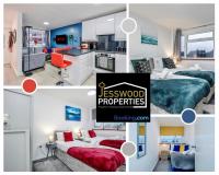 Spacious 5 Bedroom, 3 Bath House by Jesswood Properties Short Lets For Contractors, With Free Parking Near M1 & Luton Airport - B&B Luton