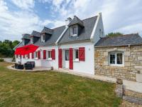 B&B Peumerit - Holiday Home Les Volets Rouges - PEU101 by Interhome - Bed and Breakfast Peumerit