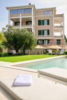 One-Bedroom Apartment with Sea View