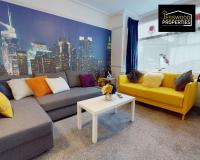 Stylish 3 Bedroom House by Jesswood Properties Short Lets near M1 Luton Airport For Contractors & Business - B&B Luton