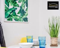 Bright and Cosy Studio Apartment by Jesswood Properties Short Lets With Free Parking Near M1 & Luton Airport - Chambres d'hôtes Luton